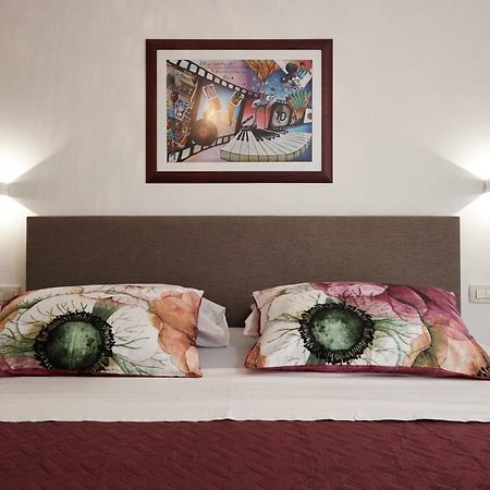 Sunny Side Apartment โตรกีร์ ภายนอก รูปภาพ