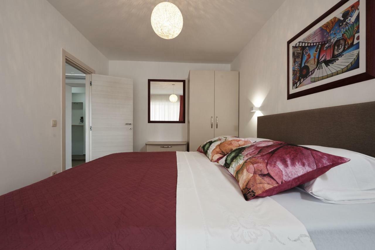 Sunny Side Apartment โตรกีร์ ภายนอก รูปภาพ